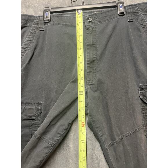 Wrangler Pants Men’s Sz 42x32 Black Cargo Relaxed Fit Workwear Hiking Outdoors - Picture 4 of 12